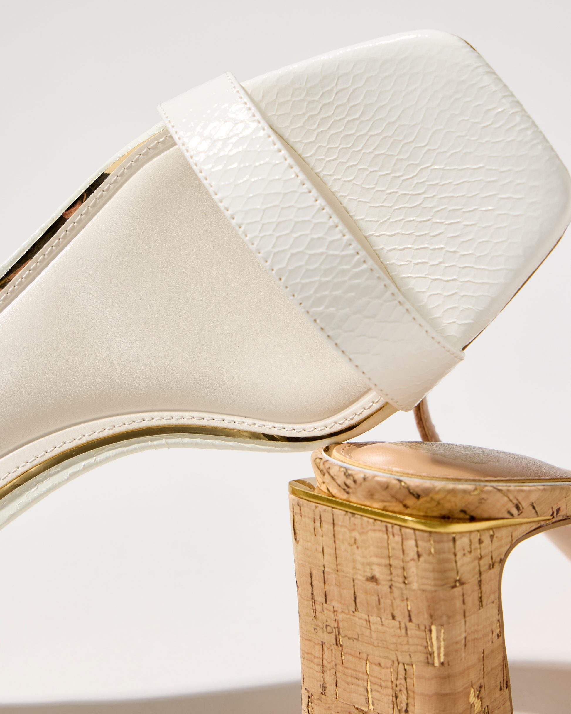 Vince Camuto Hamda Sandal Bianco